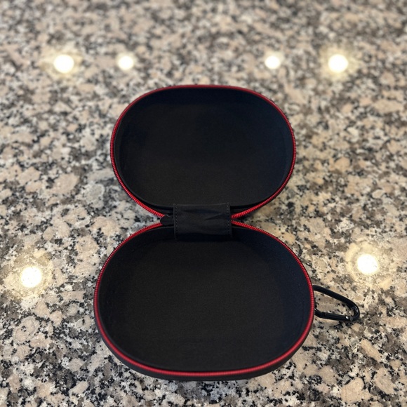 BEATS BY DRE Studio — Wireless Bluetooth Headphones — Matte Black Color - Picture 9 of 12